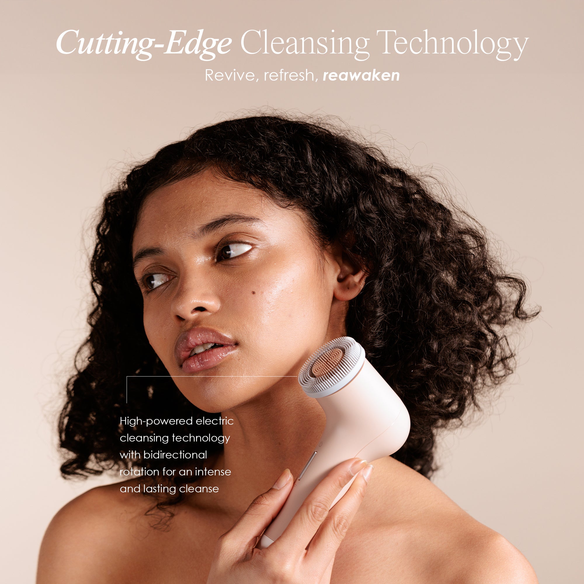 Gloa Face and Body Cleansing Brush Gently removes deep-seated impurities for refreshed, radiant skin.